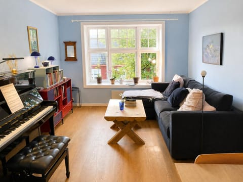 Library, Living room, Seating area