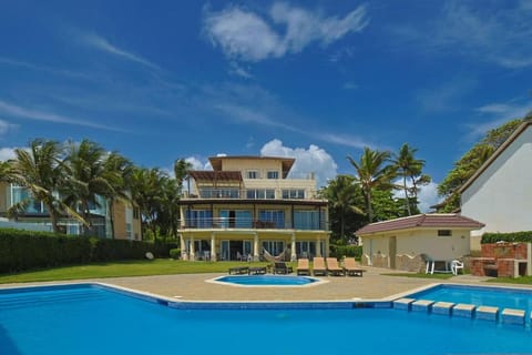Property building, Day, Pool view, Swimming pool