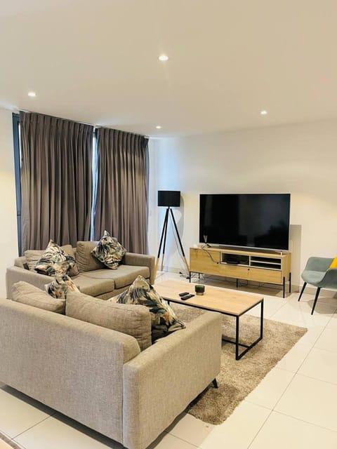 TV and multimedia, Living room, Seating area, Evening entertainment