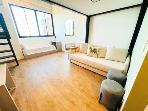 Bed, Photo of the whole room, Seating area