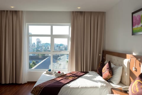 Bed, View (from property/room), Bedroom, City view, Landmark view