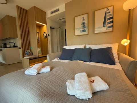 Bed, Living room