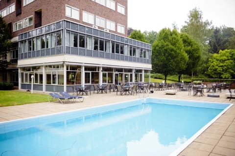 Swimming pool, Swimming pool