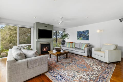 Living room, Seating area, fireplace
