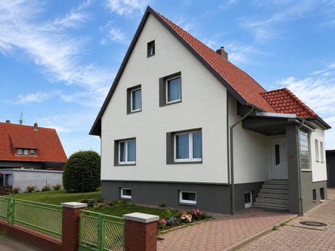 Property building, Day, Neighbourhood, Street view