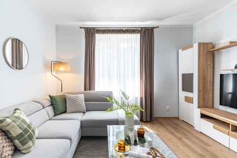 Communal lounge/ TV room, TV and multimedia, Living room, Seating area, Evening entertainment