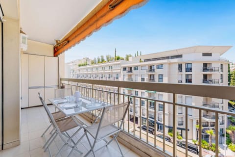 Balcony/Terrace, Dining area, Beach