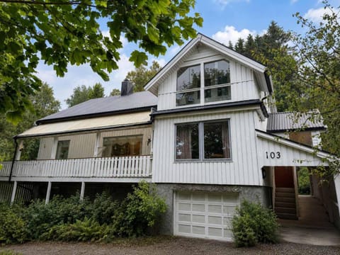 Property building, Day