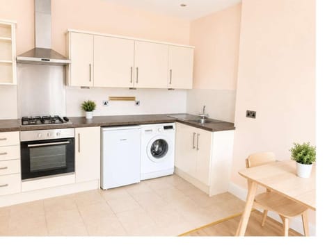 Dining area, oven, stove, washing machine