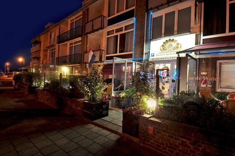 Facade/entrance, Night, Property logo or sign
