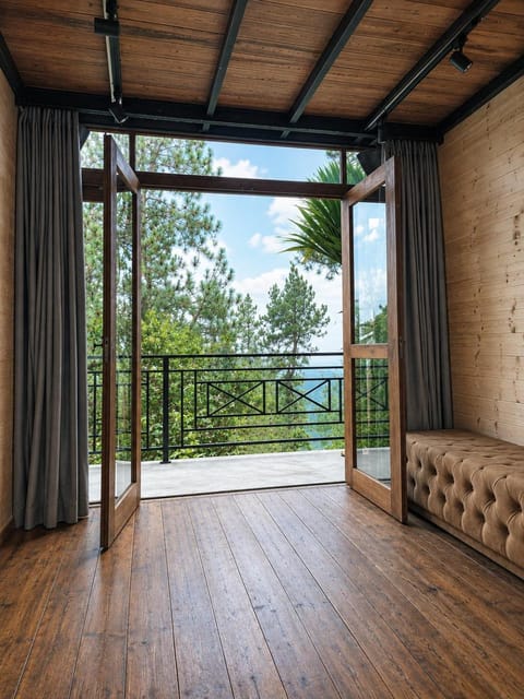 View (from property/room), Balcony/Terrace, Mountain view