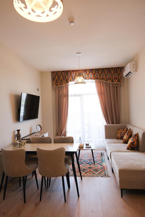 TV and multimedia, Living room, Seating area, Dining area, air conditioner