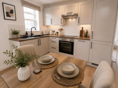 Kitchen or kitchenette, Dining area, oven, stove, toaster