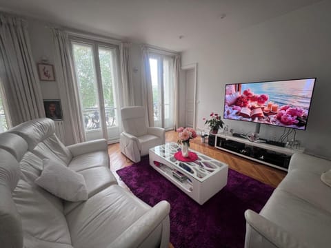 Communal lounge/ TV room, TV and multimedia, Living room, Seating area