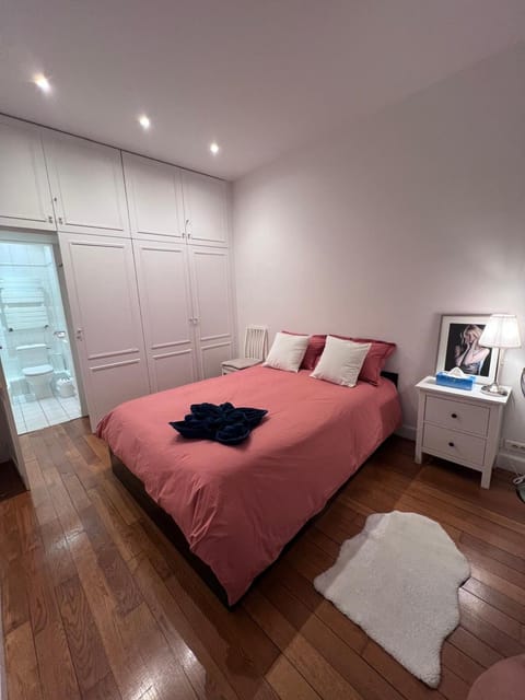 Bed, Photo of the whole room, Bedroom, towels, wardrobe