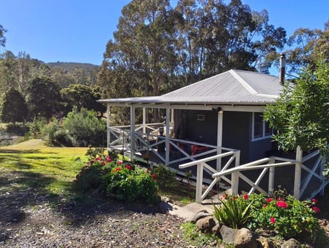 Property building, Natural landscape, Garden, Garden view, Mountain view