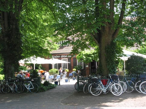 Property building, Patio, Restaurant/places to eat