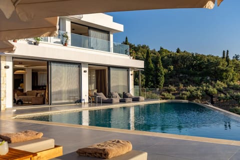 Property building, Swimming pool, Swimming pool