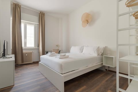 Bed, Photo of the whole room, Bedroom, towels, wardrobe
