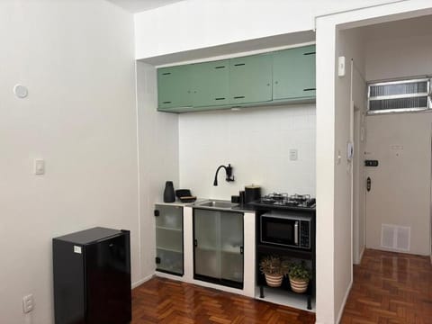 Coffee/tea facilities, Kitchen or kitchenette, minibar, stove