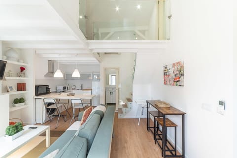 TV and multimedia, Kitchen or kitchenette, Living room, Seating area, Dining area, air conditioner