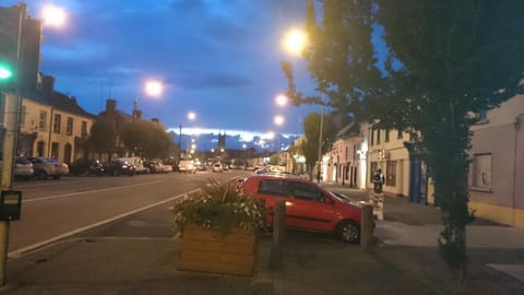 Skellys Inn in Longford