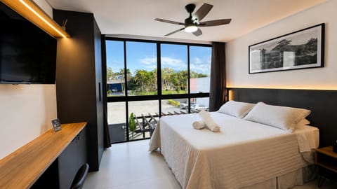 Bed, TV and multimedia, Photo of the whole room, Bedroom