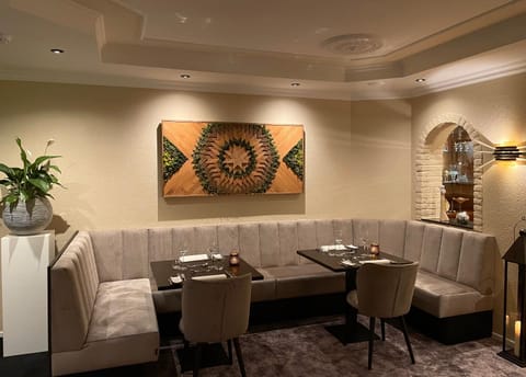 Restaurant/places to eat, Seating area