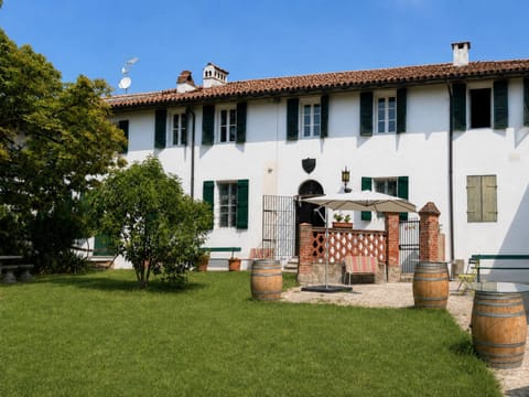 Property building, Day, Garden, Garden view