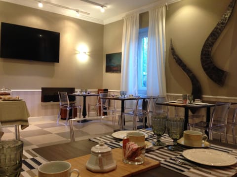 Breakfast, Continental breakfast, Buffet breakfast, Italian breakfast, American breakfast, Dinner