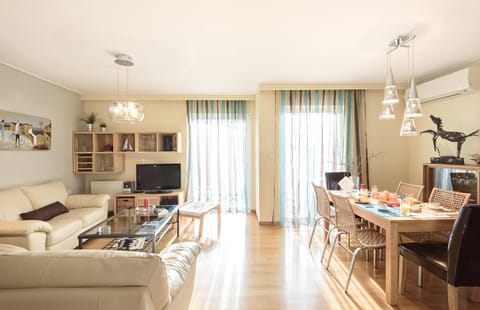Living room, Seating area, Dining area