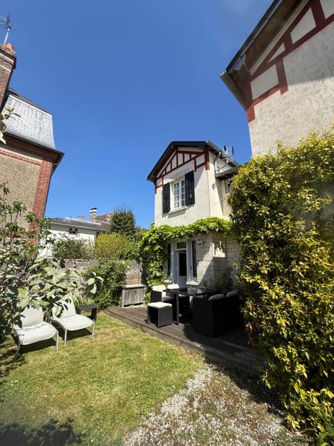Property building, Garden, Garden view