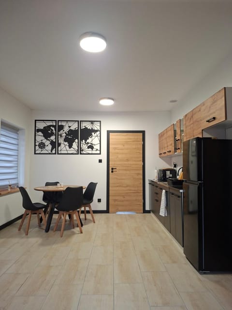 Kitchen or kitchenette, Dining area, stove