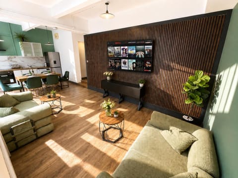 TV and multimedia, Living room, Seating area, Dining area