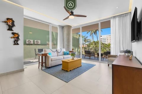 Day, TV and multimedia, Living room, Seating area