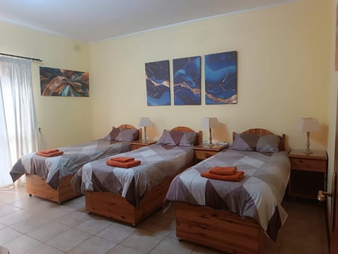 Property building, Bed, Photo of the whole room, Bedroom, towels