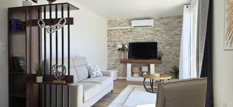 TV and multimedia, Living room, air conditioner