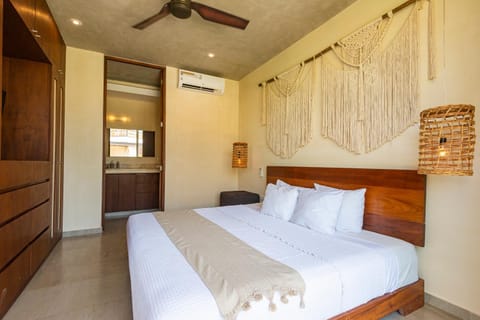 Bed, Photo of the whole room, Bedroom, air conditioner