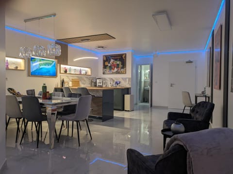 Living room, Dining area