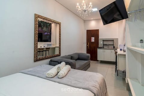 Bed, TV and multimedia, View (from property/room), Kitchen or kitchenette, Living room, Bedroom