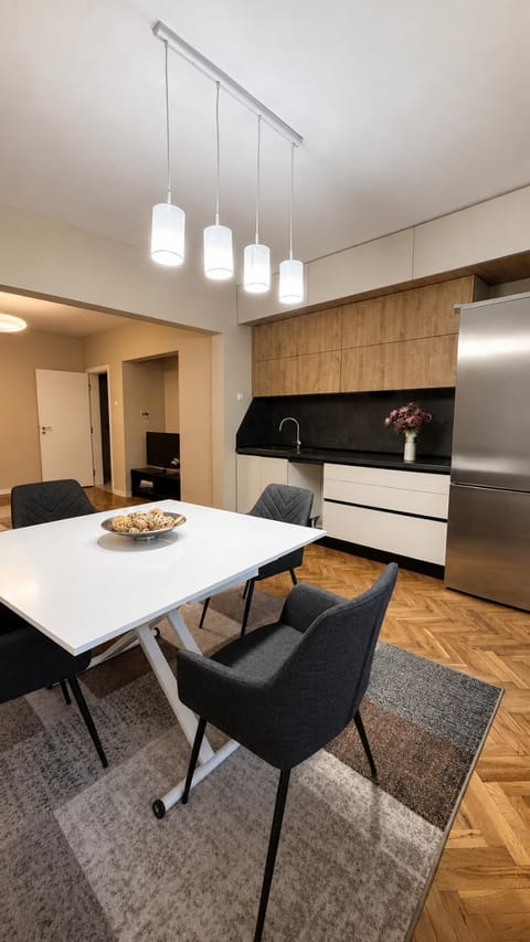 Kitchen or kitchenette, Living room, Seating area, Dining area, oven, stove