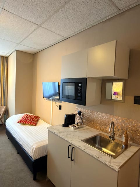 Bed, Kitchen or kitchenette