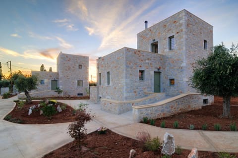 Property building, Facade/entrance, Garden