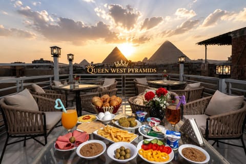 Patio, Restaurant/places to eat, Day, Natural landscape, View (from property/room), Balcony/Terrace, Food and drinks, Banquet/Function facilities, Food, Breakfast, Continental breakfast, Buffet breakfast, Lunch, Dinner, Drinks