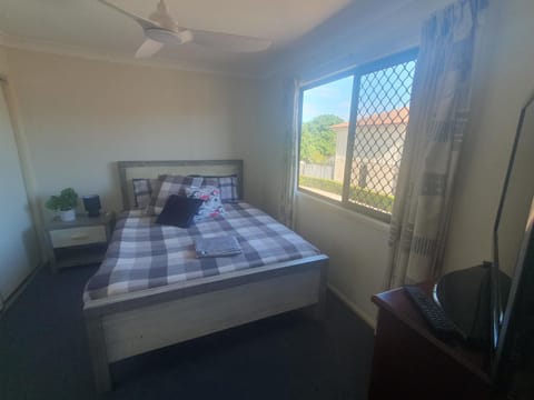 Bed, TV and multimedia, Bedroom, towels, wardrobe