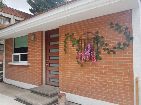 Property building, Facade/entrance, Day