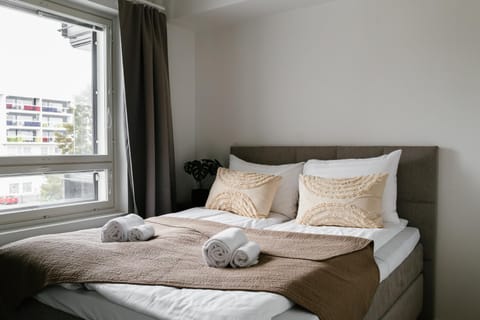 Bed, Photo of the whole room, Bedroom, towels