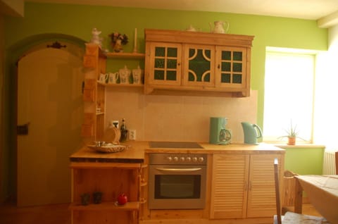 Coffee/tea facilities, Kitchen or kitchenette, Photo of the whole room