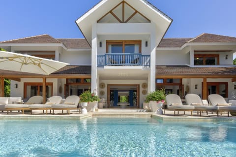 Property building, Patio, Day, View (from property/room), Swimming pool, sunbed