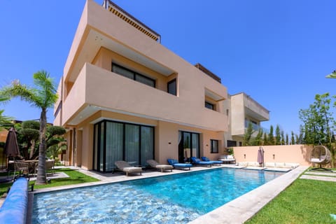 Property building, Garden, Pool view, Swimming pool, Swimming pool, sunbed